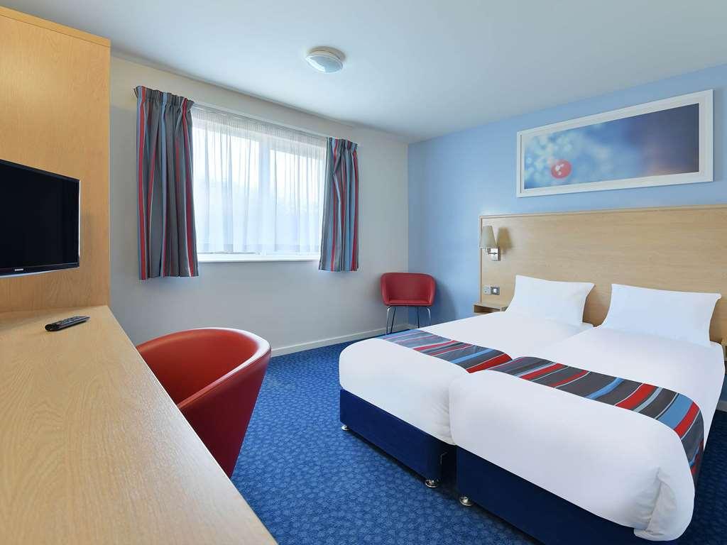Travelodge Халифакс Стая снимка