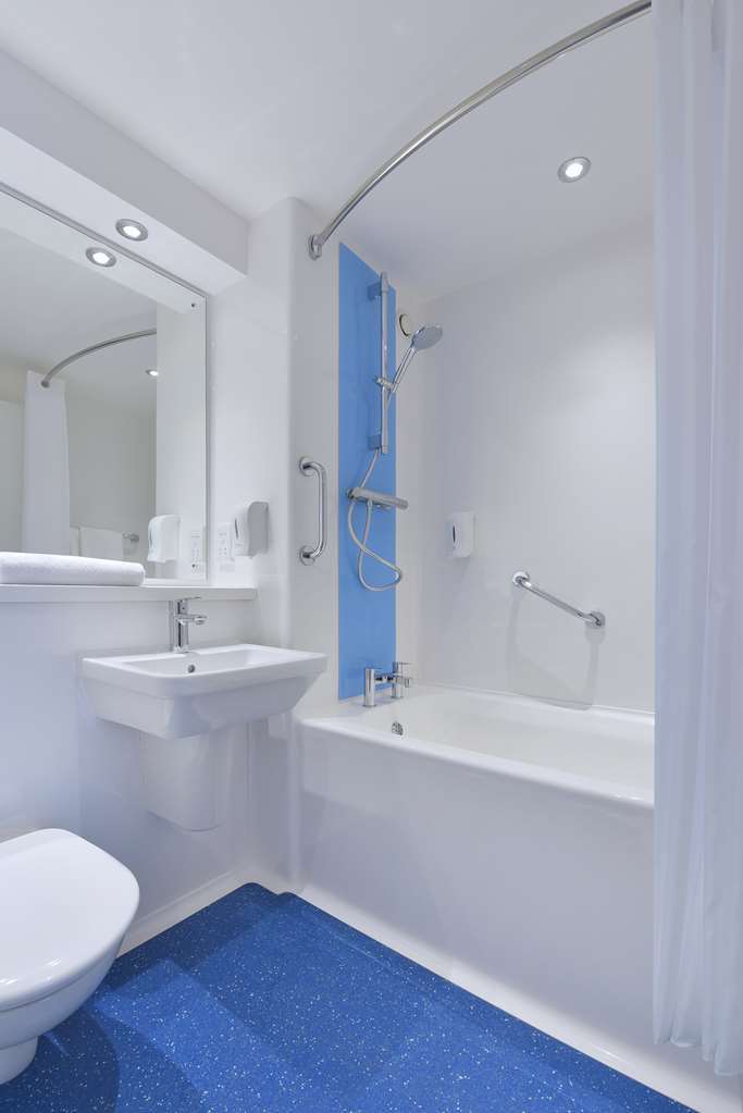 Travelodge Халифакс Стая снимка